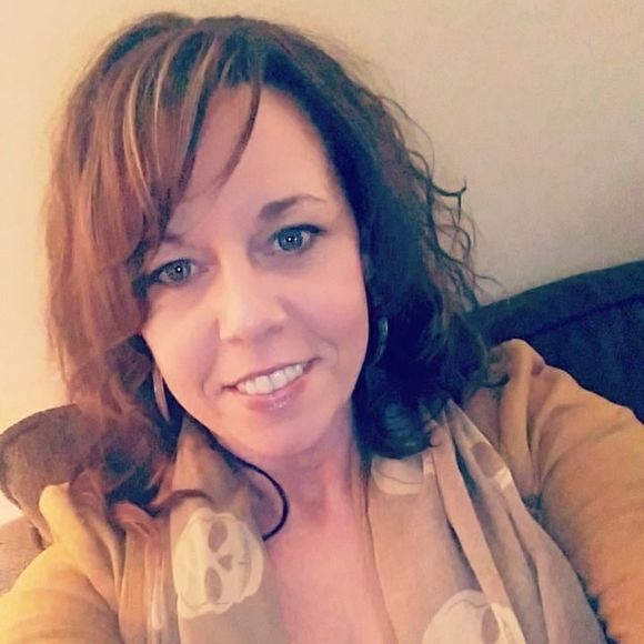 Meet your Posher, Jennifer - Picture 1 of 1